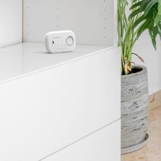 Detektor oxidu uhoľnatého 12 × 7,3 × 3,5 cm, 2 × 1,5 V AA, biely, pamäť poplachu, test hlasitosti, stíšenie na 8 h, koniec životnosti – 2 ks batérie