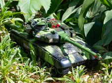 RC harckocsi 9993 2,4 GHz erdei álcázás