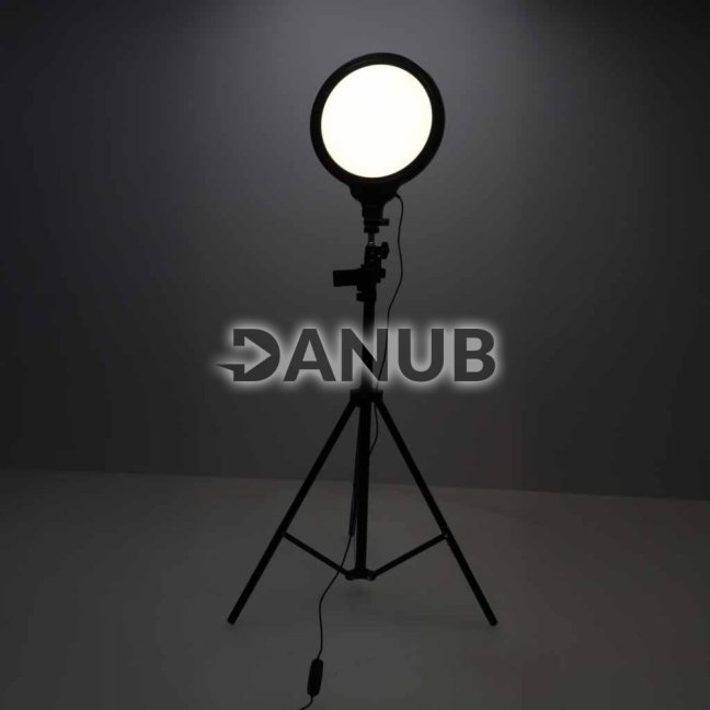 Kruhová LED lampa na selfie so statívom